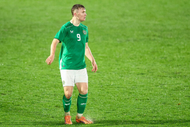 9-mark-omahony-of-republic-of-ireland-prepares-to-move-during-the-uefa-under-21-championship-group-d-qualifying-match-between-england-under-21s-and-republic-of-ireland-at-st-andrews-knighthead-par