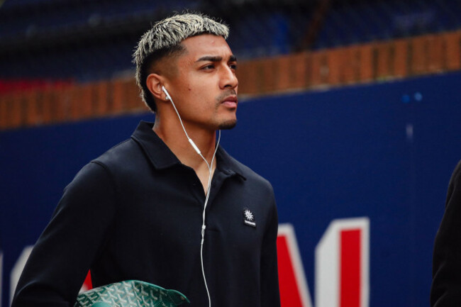london-uk-18th-oct-2025-julian-araujo-2-bournemouth-arrives-for-the-premier-league-game-between-crystal-palace-and-bournemouth-at-selhurst-park-in-london-england-credit-spp-sport-press-photo