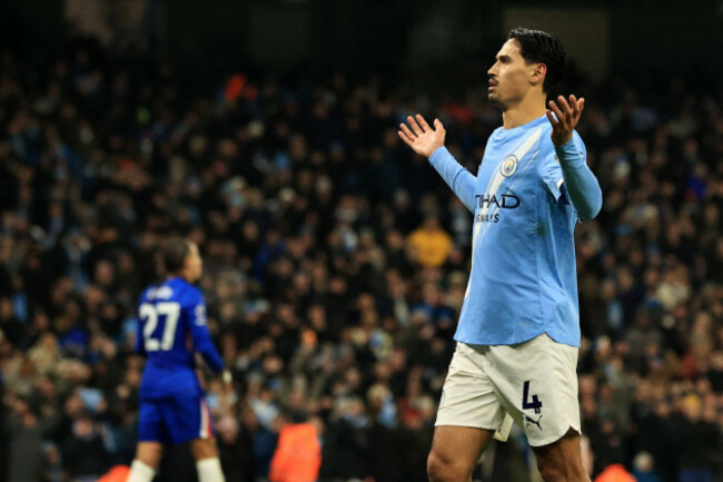 etihad-stadium-manchester-lancashire-uk-4th-jan-2026-premier-league-football-manchester-city-versus-chelsea-ijani-reijnders-of-manchester-city-celebrates-after-scoring-for-1-0-after-42-minutes