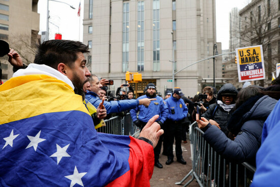 people-protest-outside-manhattan-federal-court-before-the-arraignment-of-venezuelan-president-nicolas-maduro-monday-jan-5-2026-in-new-york-ap-photostefan-jeremiah