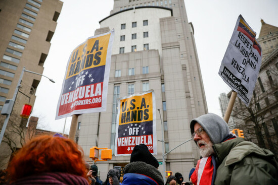 people-protest-outside-manhattan-federal-court-before-the-arraignment-of-venezuelan-president-nicolas-maduro-monday-jan-5-2026-in-new-york-ap-photostefan-jeremiah