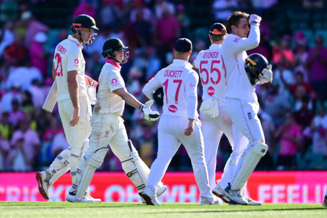 sydney-australia-06th-jan-2026-ben-stokes-of-england-congratuates-steve-smith-of-australia-on-his-129-at-the-end-of-play-on-day-3-of-the-fifth-mens-ashes-test-between-australia-and-england-at-th
