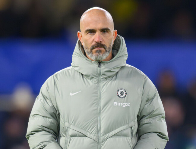 london-uk-25th-nov-2025-chelsea-v-barcelona-uefa-champions-league-stamford-bridge-london-chelsea-manager-enzo-maresca-picture-credit-mark-painalamy-live-news