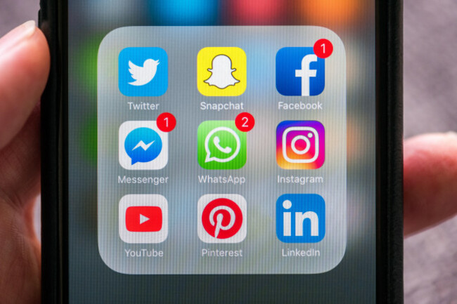 social-media-app-icons-displayed-on-apple-iphone
