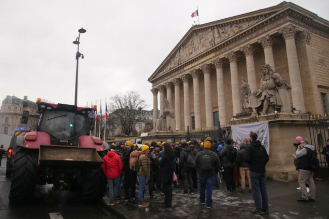 farmers-arrive-at-the-national-assembly-as-they-protest-the-european-union-intention-to-move-forward-with-the-mercosur-trade-deal-with-five-south-american-nations-in-paris-thursday-jan-8-2026-in-p