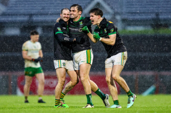 chrissy-dempsey-eoin-bradley-and-ryan-mcnicholl-celebrate-winning-the-match