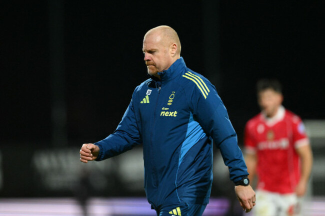 sean-dyche-nottingham-forest-head-coach-looking-angry-at-half-time-at-forest-fans-make-their-feelings-known-during-the-emirates-fa-cup-third-round-match-between-wrexham-and-nottingham-forest-at-the-g