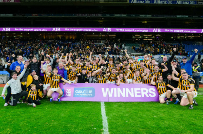 upperchurch-drombane-team-celebrates