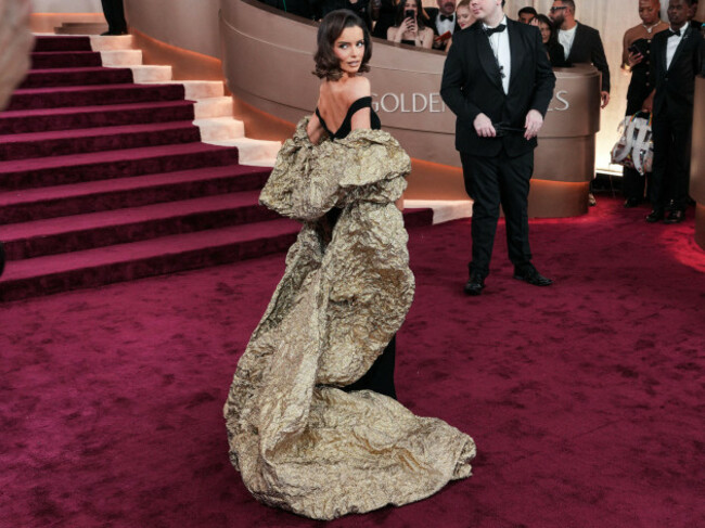 los-angeles-usa-11th-jan-2026-maura-higgins-walking-on-the-red-carpet-at-the-83rd-annual-golden-globe-awards-held-at-the-beverly-hilton-hotel-in-beverly-hills-ca-on-january-11-2026-photo-by-st