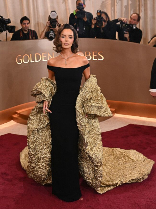 los-angeles-usa-january-11th-2026-maura-higgins-arriving-at-the-83rd-golden-globes-ceremony-the-beverley-hilton-hotel-credit-doug-petersempicsalamy-live-news