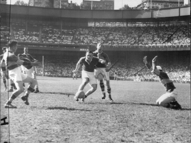 paddy-kicks-for-goal-paddy-donohue-star-of-the-cavan-team-kicks-a-goal-in-the-second-half-of-the-all-ireland-gaelic-football-championship-game-sept-14-at-the-polo-grounds-new-york-city-goali