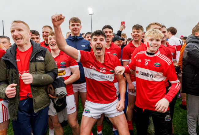 mikey-geaney-celebrates-with-his-team