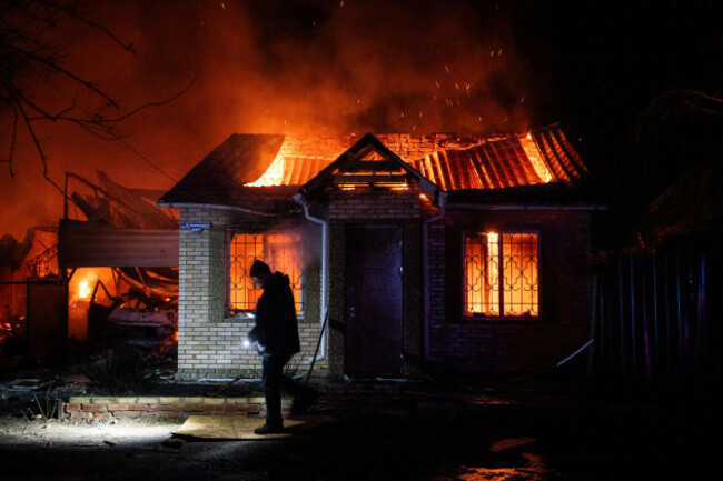 sloviansk-donetsk-oblast-ukraine-14th-jan-2026-a-building-is-seen-on-fire-following-a-russian-shahed-drone-strike-credit-image-tommaso-fumagallizuma-press-wire-editorial-usage-only-n