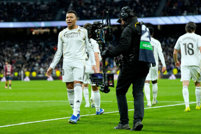 madrid-spain-17th-jan-2026-kylian-mbappe-of-real-madrid-cf-during-the-la-liga-ea-sports-match-between-real-madrid-cf-and-levante-ud-played-at-santiago-bernabeu-stadium-on-january-17-2026-in-madri
