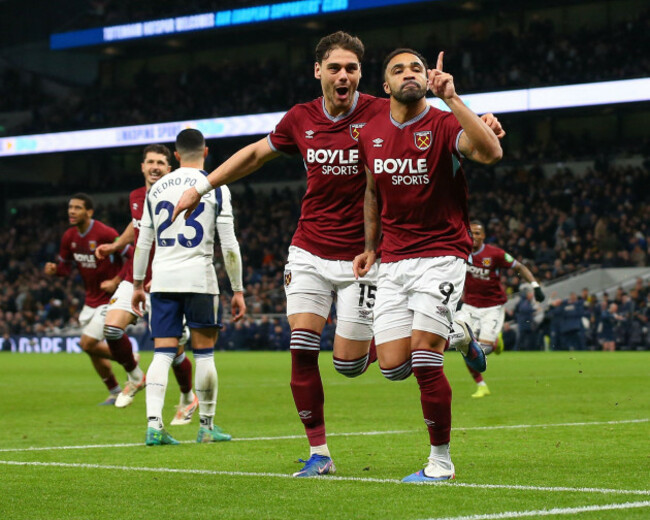 london-uk-17th-jan-2026-london-england-january-17-2026-callum-wilson-9-wes-ham-united-celebrates-late-goal-to-make-it-2-1-during-the-premier-league-game-between-tottenham-hotspur-and-west-ham