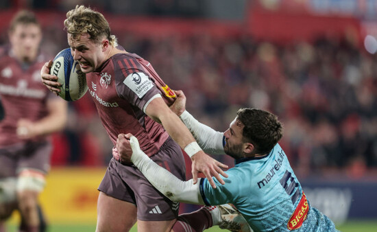 craig-casey-breaks-past-jeremy-fernandez-to-score-his-sides-first-try