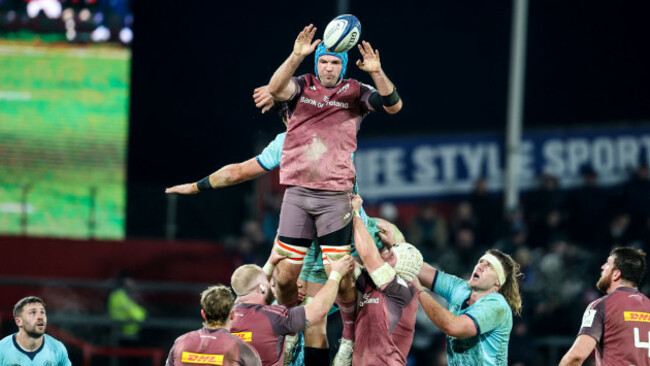 tadhg-beirne-wins-the-lineout