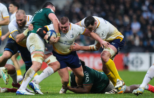 jack-boyle-is-tackled-by-junior-tagi-and-ewan-johnson