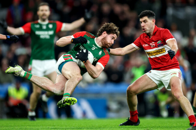 eddie-nolan-comes-up-against-mikey-geaney