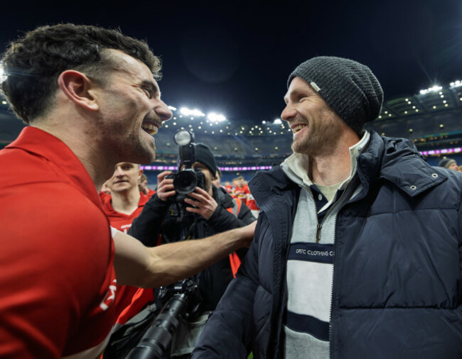 mark-oconnor-celebrates-with-patrick-dangerfield