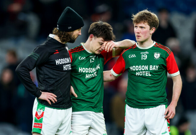 ben-ocarroll-and-ronan-stack-dejected-after-the-match