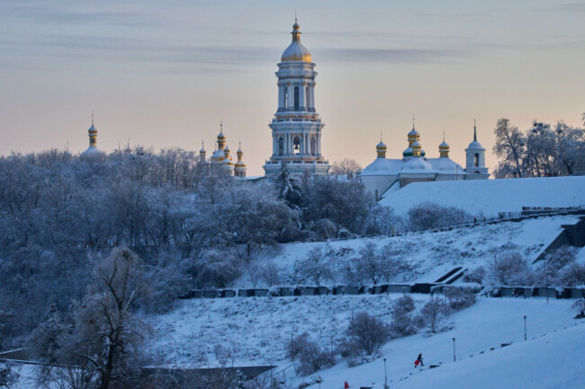 snow-covers-the-orthodox-monastery-of-caves-and-the-city-park-hills-in-kyiv-ukraine-monday-jan-19-2026-as-ukraine-was-hit-by-severe-frosts-amid-regular-russian-air-attacks-against-the-countrys