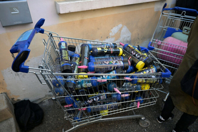 mions-france-12th-dec-2025-photopqrle-progresjoel-philippon-mions-12122025-marie-pierrevedrenne-ministre-deleguee-a-mions-ici-des-bonbonnes-de-protoxyde-dazote-marie-pierrevedr