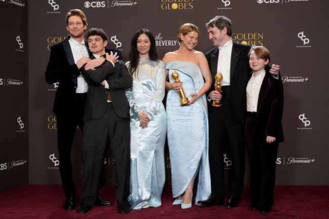 joe-alwyn-from-left-noah-jupe-chloe-zhao-jessie-buckley-paul-mescal-and-jacobi-jupe-pose-in-the-press-room-with-the-award-for-best-motion-picture-drama-for-hamnet-during-the-83rd-golden-glob
