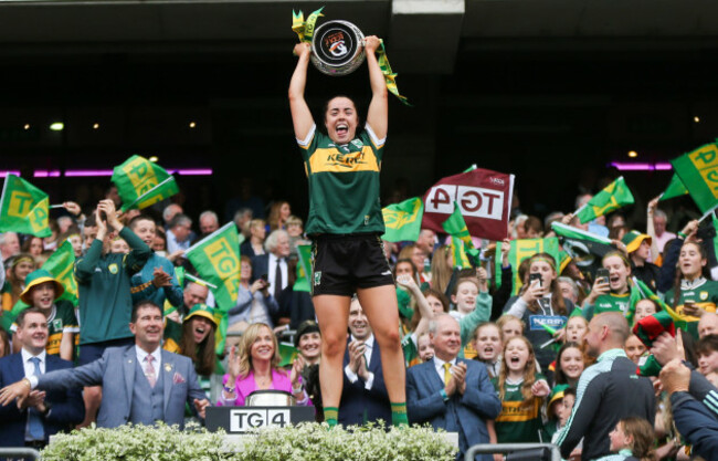 danielle-oleary-lifts-the-brendan-martin-cup