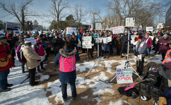 burlington-massachusetts-usa-21-jan-2026-40th-weekly-bearing-witness-anti-ice-demonstration-on-a-cold-mid-january-day-in-front-of-a-new-england-field-office-of-immigration-and-customs-enforcemen