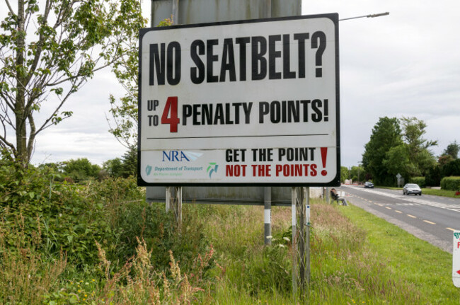 an-irish-road-sign-in-southern-ireland