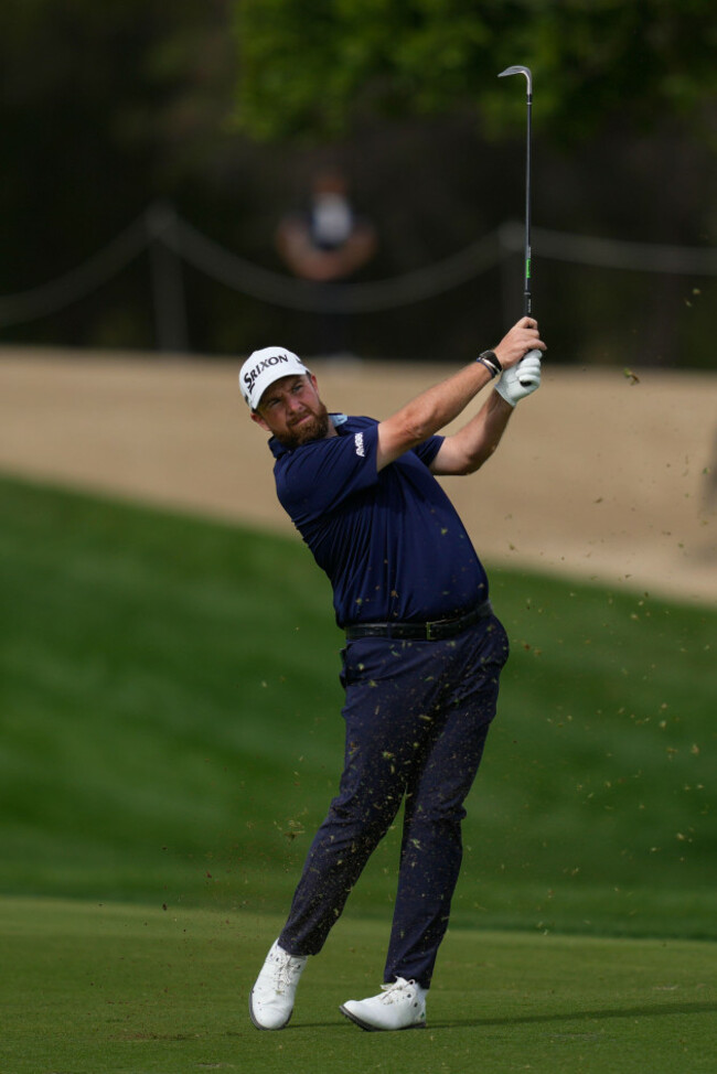shane-lowry-of-ireland-plays-his-second-shot-on-the-3rd-hole-during-second-round-of-the-dubai-desert-classic-in-united-arab-emirates-friday-jan-23-2026-ap-photoaltaf-qadri