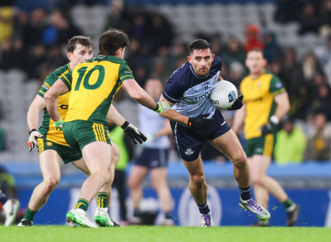 niall-scully-is-challenged-by-daire-obaoill