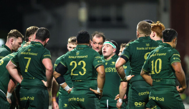 a-view-of-a-dejected-connacht-huddle-after-they-concede-their-3rd-try-of-the-night