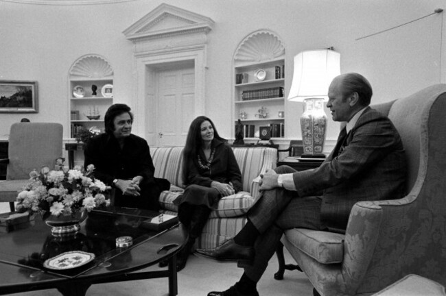 johnny-cash-1932-2003-namerican-musician-with-his-wife-june-carter-cash-visiting-president-gerald-r-ford-at-the-white-house-photograph-21-november-1975