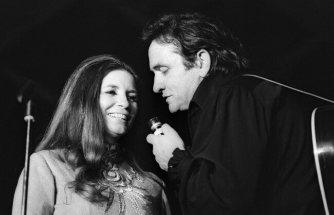 johnny-cash-with-wife-june-carter