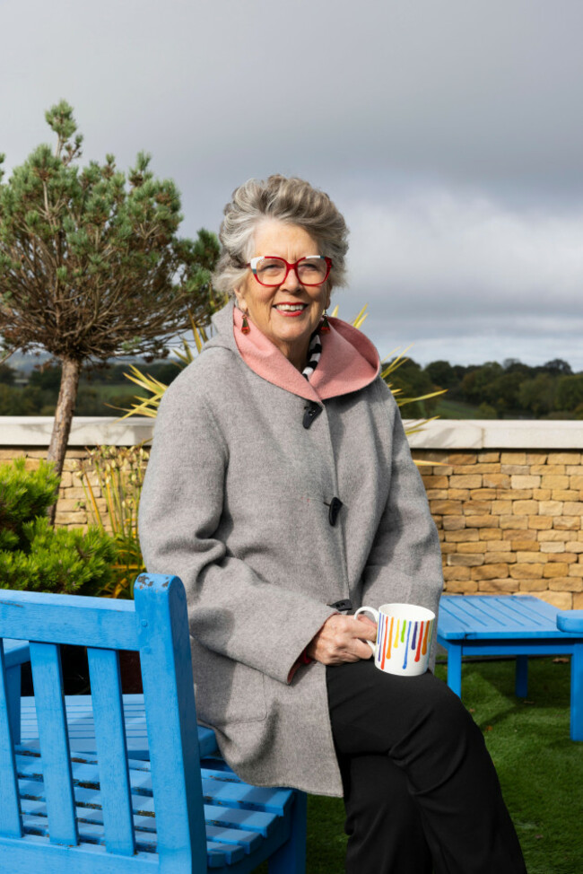 prue-leith-cookery-writer-with-conservative-mp-robert-jenrick-at-her-home-in-moreton-in-marsh-cotswolds-england-united-kingdom
