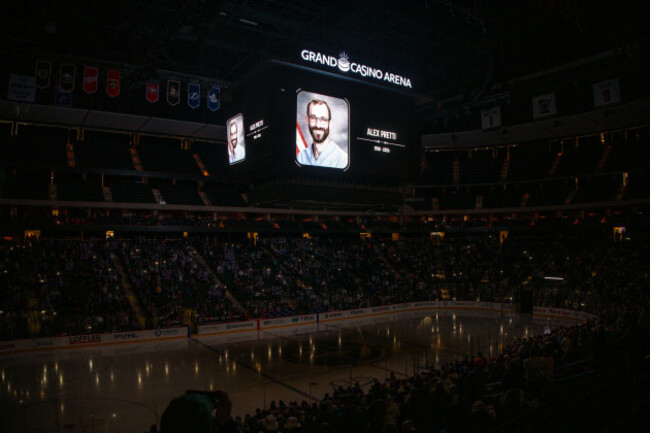 corrects-pretty-to-pretti-january-25th-2026-minnesota-frost-and-new-york-sirens-take-part-in-a-moment-of-silence-for-alex-pretti-who-was-fatally-shot-by-federal-officers-yesterday-in-minneapolis-be