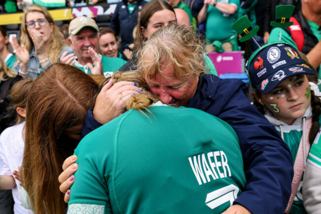 aoife-wafer-with-her-mum-sam