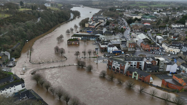 the-river-slaney-bursts-its-banks-in-enniscorthy-co-wexford-hundreds-of-schools-are-closed-and-tens-of-thousands-of-people-are-without-power-as-storm-chandra-batters-the-island-of-ireland-picture