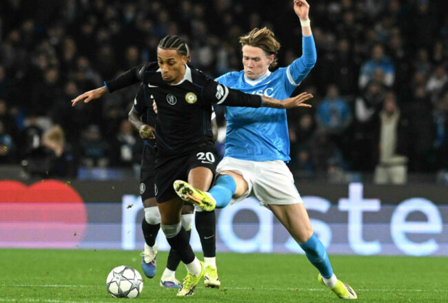 chelseas-joao-pedro-left-and-napolis-scott-mctominay-battle-for-the-ball-during-the-uefa-champions-league-league-phase-match-at-the-stadio-diego-armando-maradona-in-naples-italy-picture-date-w