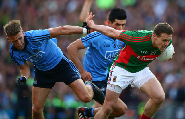 andy-moran-is-tackled-by-jonny-cooper