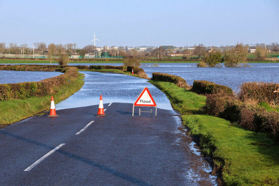 moira-county-down-northern-ireland-uk-28-jan-2026-uk-weather-a-sunny-day-but-the-aftermath-of-storm-chandra-yesterday-remains-with-flooding-widespread-over-many-counties-flooded-fields-and-r