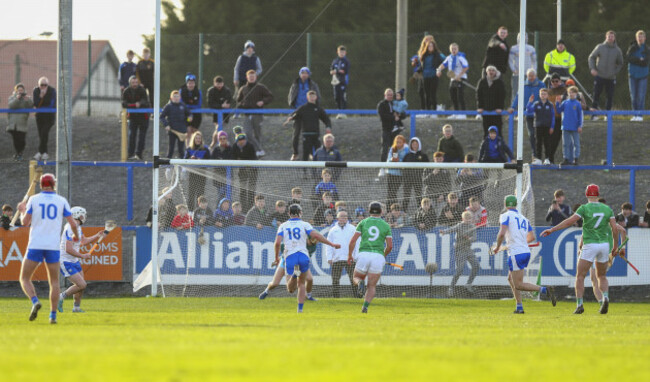 shane-bennett-scores-a-penalty