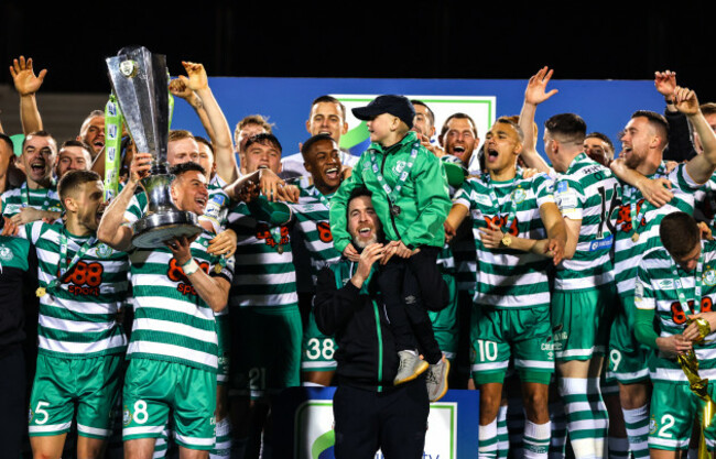 stephen-bradley-and-his-son-josh-bradley-celebrate-as-ronan-finn-lifts-the-sse-airtricity-league-premier-division-trophy