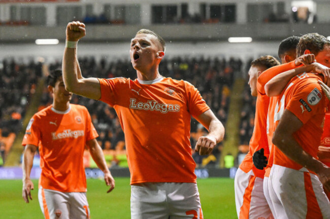andy-lyons-24-of-blackpool-celebrates-his-sides-goal-to-make-it-2-0-during-the-sky-bet-league-1-match-blackpool-vs-carlisle-united-at-bloomfield-road-blackpool-united-kingdom-9th-december-2023