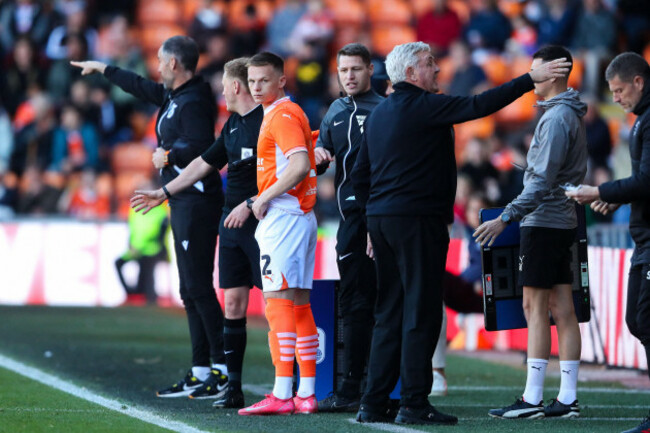 andy-lyons-of-blackpool-prepares-to-come-on-during-the-sky-bet-league-1-match-blackpool-vs-bristol-rovers-at-bloomfield-road-blackpool-united-kingdom-3rd-may-2025photo-by-gareth-evansnews-image