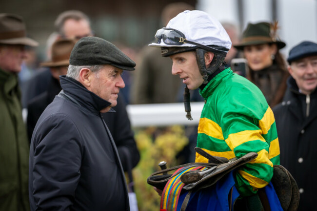 mark-walsh-talks-to-jp-mcmanus-after-winning-with-narciso-has