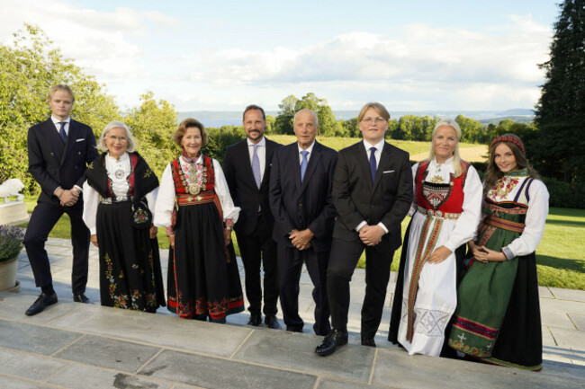 asker-norway-20200905-prince-sverre-magnus-stands-up-for-a-picture-at-skaugum-after-his-confirmation-in-asker-church-here-with-from-left-marius-borg-hoiby-marit-tjessem-queen-sonja-crown-prince