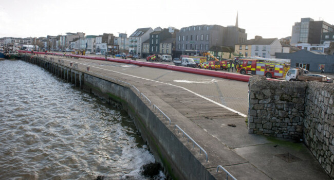 an-aqua-dam-was-been-deployed-on-the-marina-photo-jim-campbell